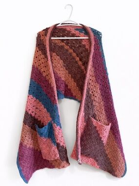 LD Yarn Creations Handmade Multicolor Crochet Shawl Wrap with Pockets – OS New